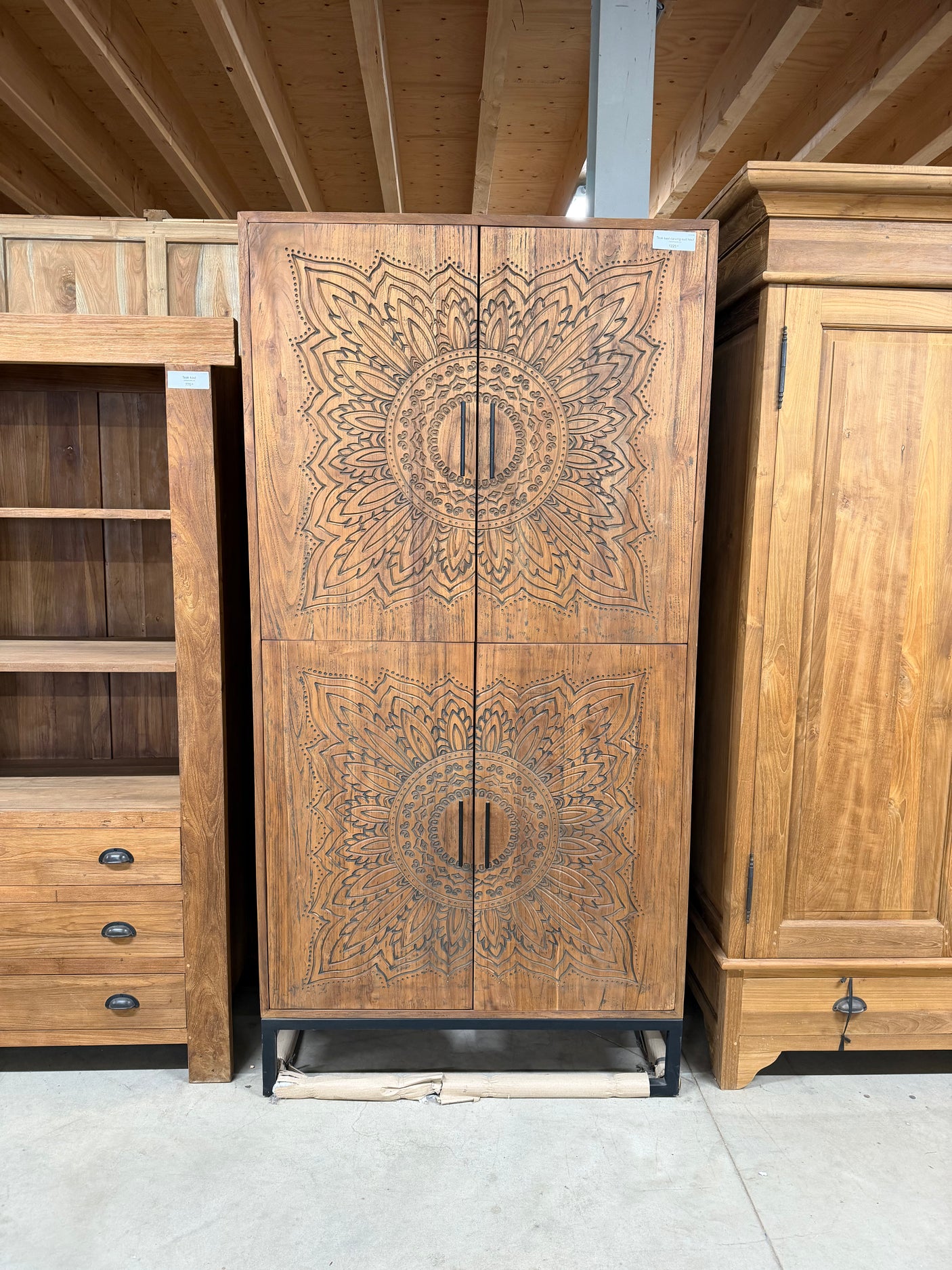 Teak cabinet carving - 100x40x220cm