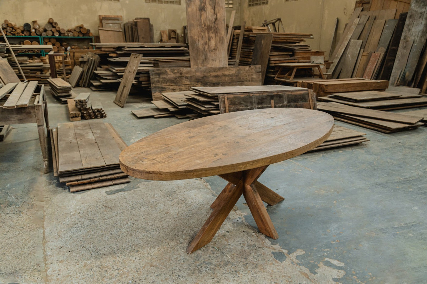 Oval Teak Dining Table 200×100 cm – Reclaimed Teak with Spider Base