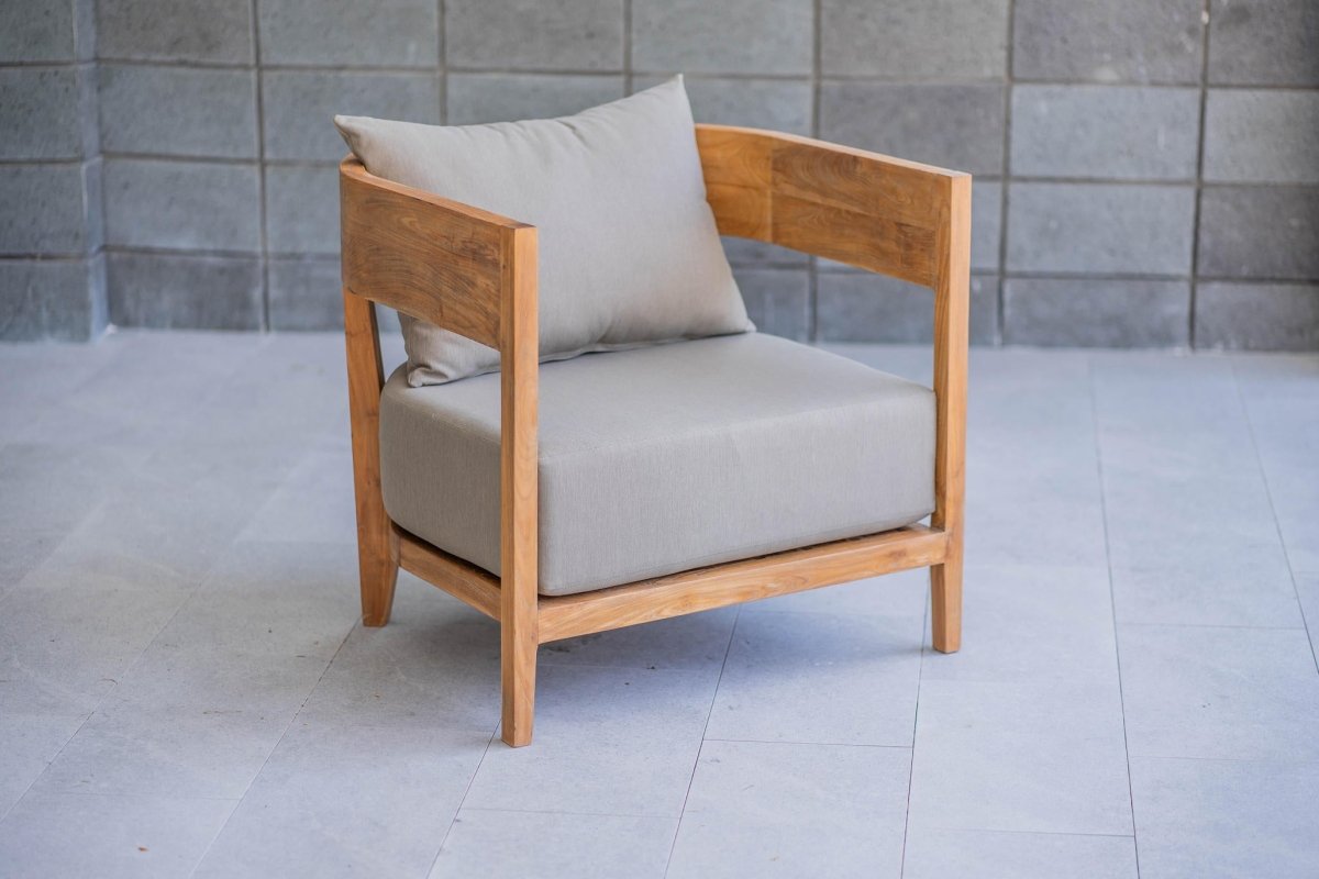 Lura teak armchair with sunproof cushions