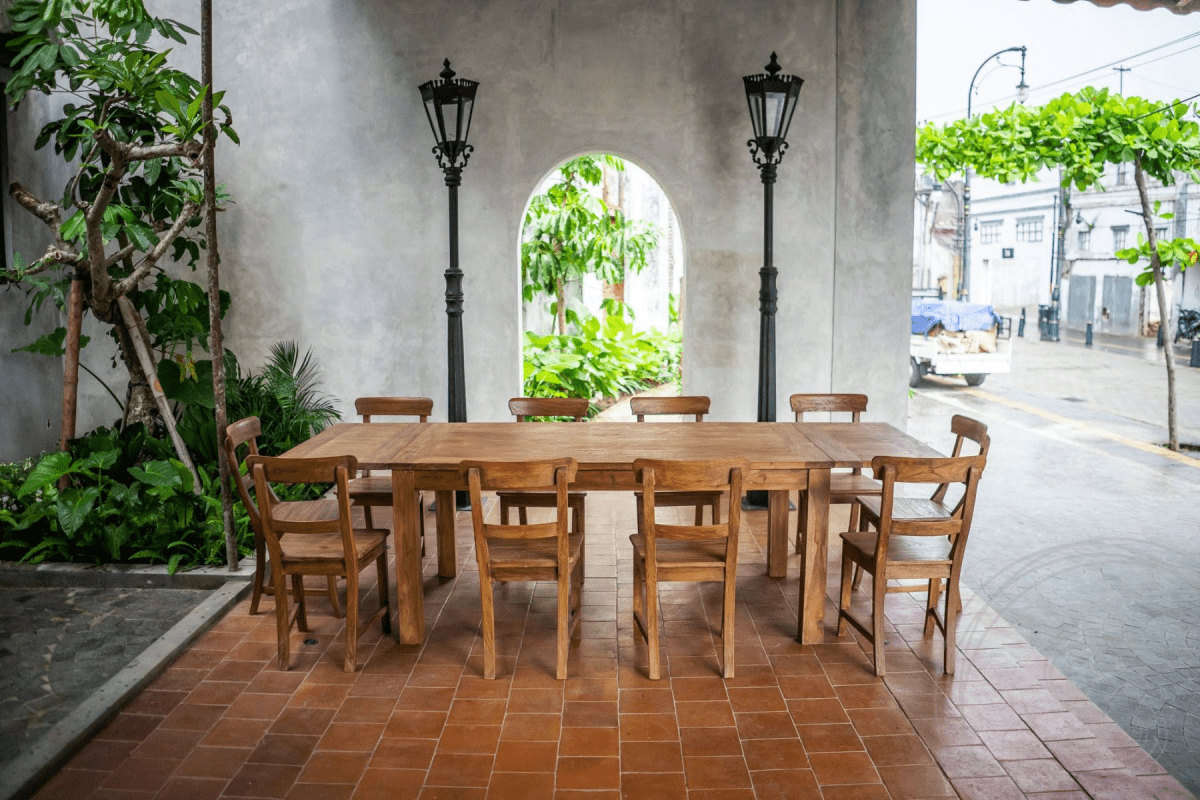 Extendable teak table set 180 + 10 chairs