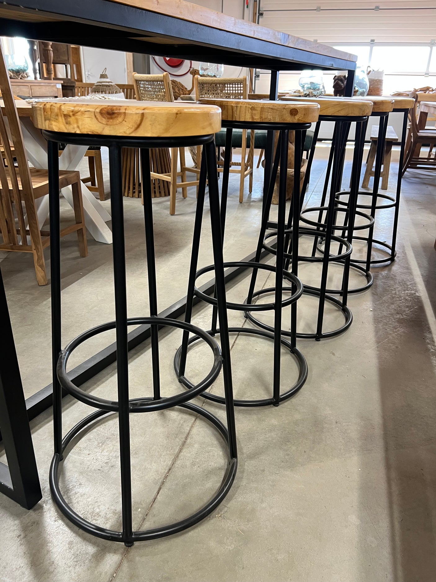 Bar table and 5 stools 240x50x105cm