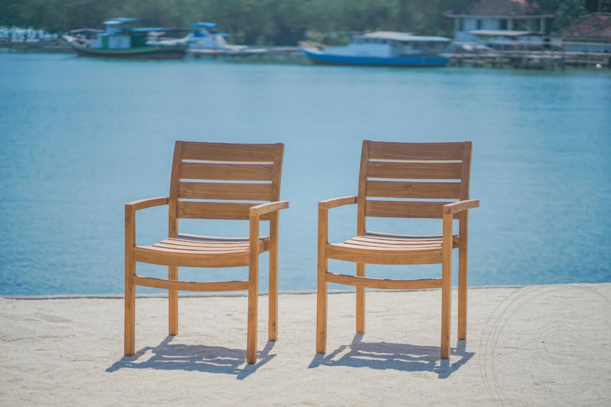 Teak garden table 200 x 90 + 6 garden chairs stacking