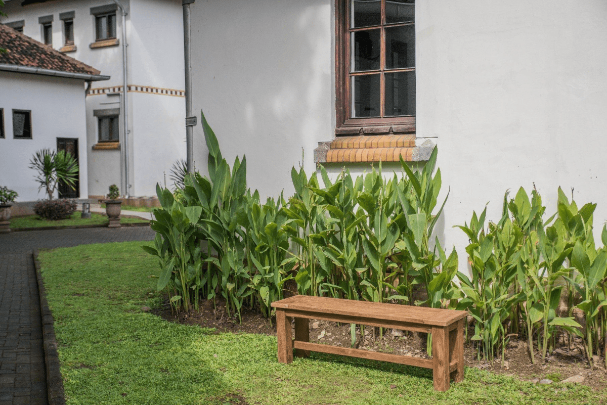 Teak garden table 140x90cm + 4 chairs + bench