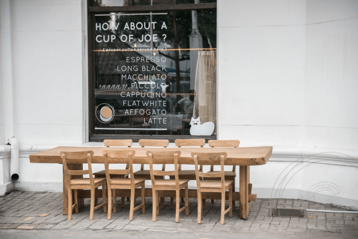 Suar live edge dining table 300 + 8 chairs