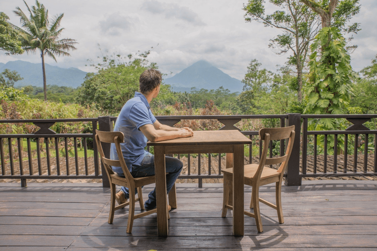 Teak table 80x80 rustic + 2 chairs