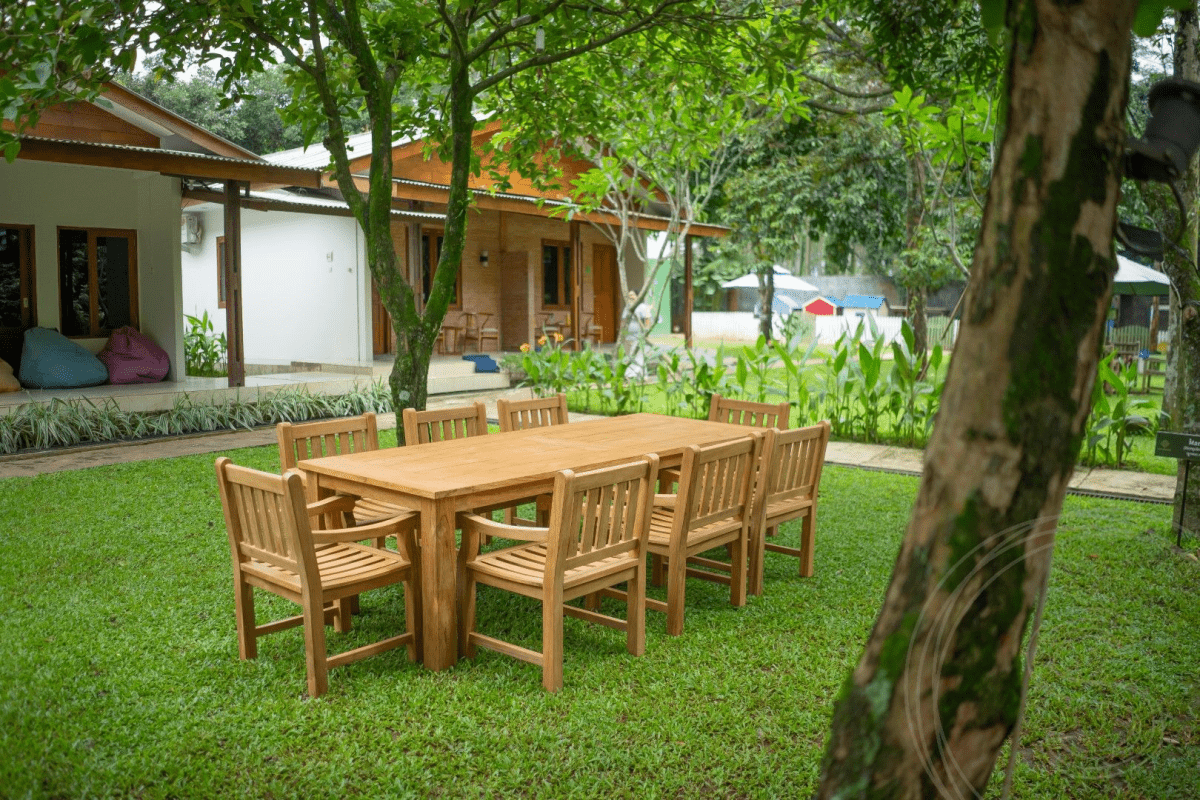 Teak garden table 260 x 100 + 8 garden chairs elephant