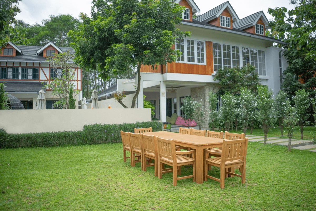 Teak garden table 300 x 100 + 10 garden chairs elephant