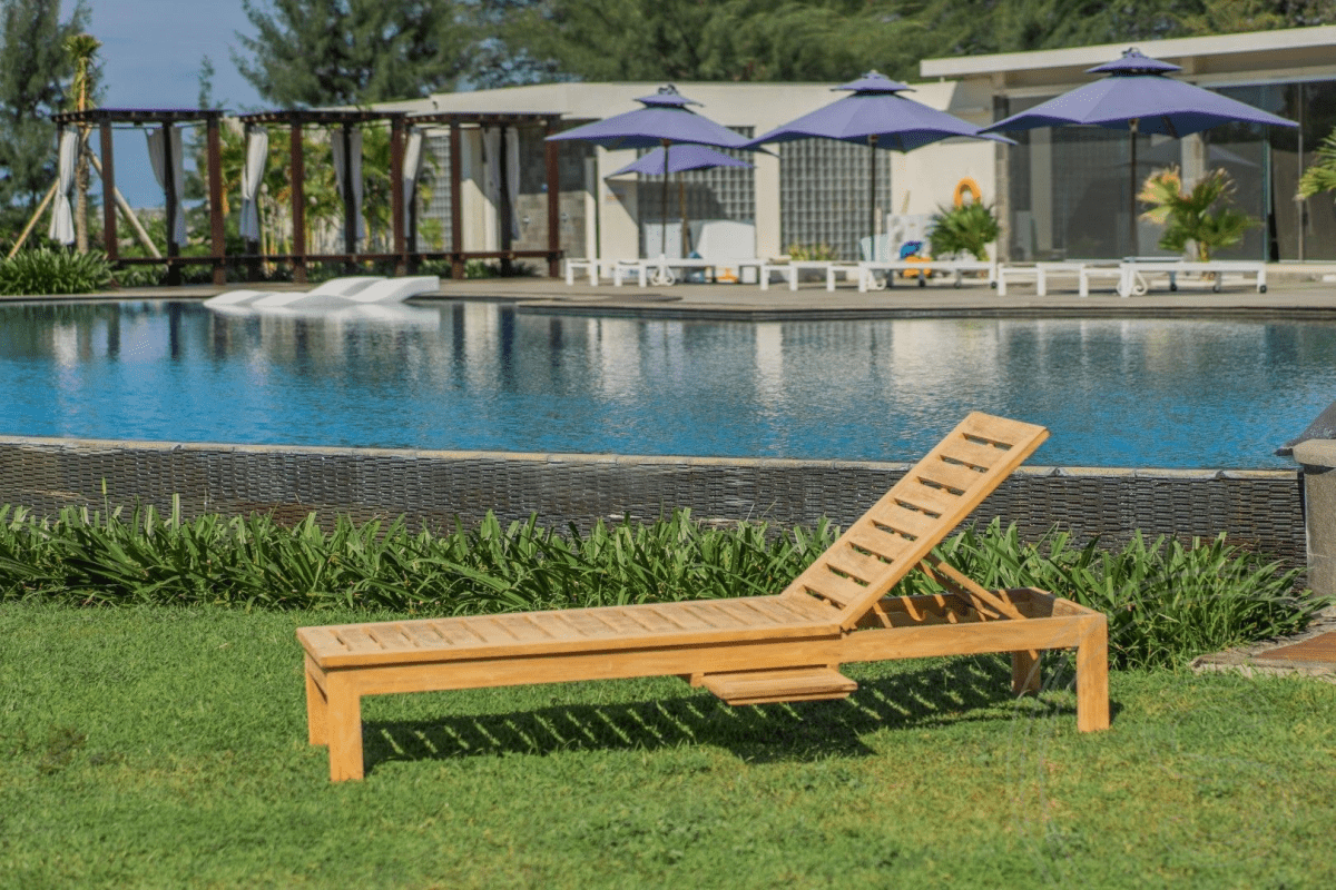 Teak lounger 2 x