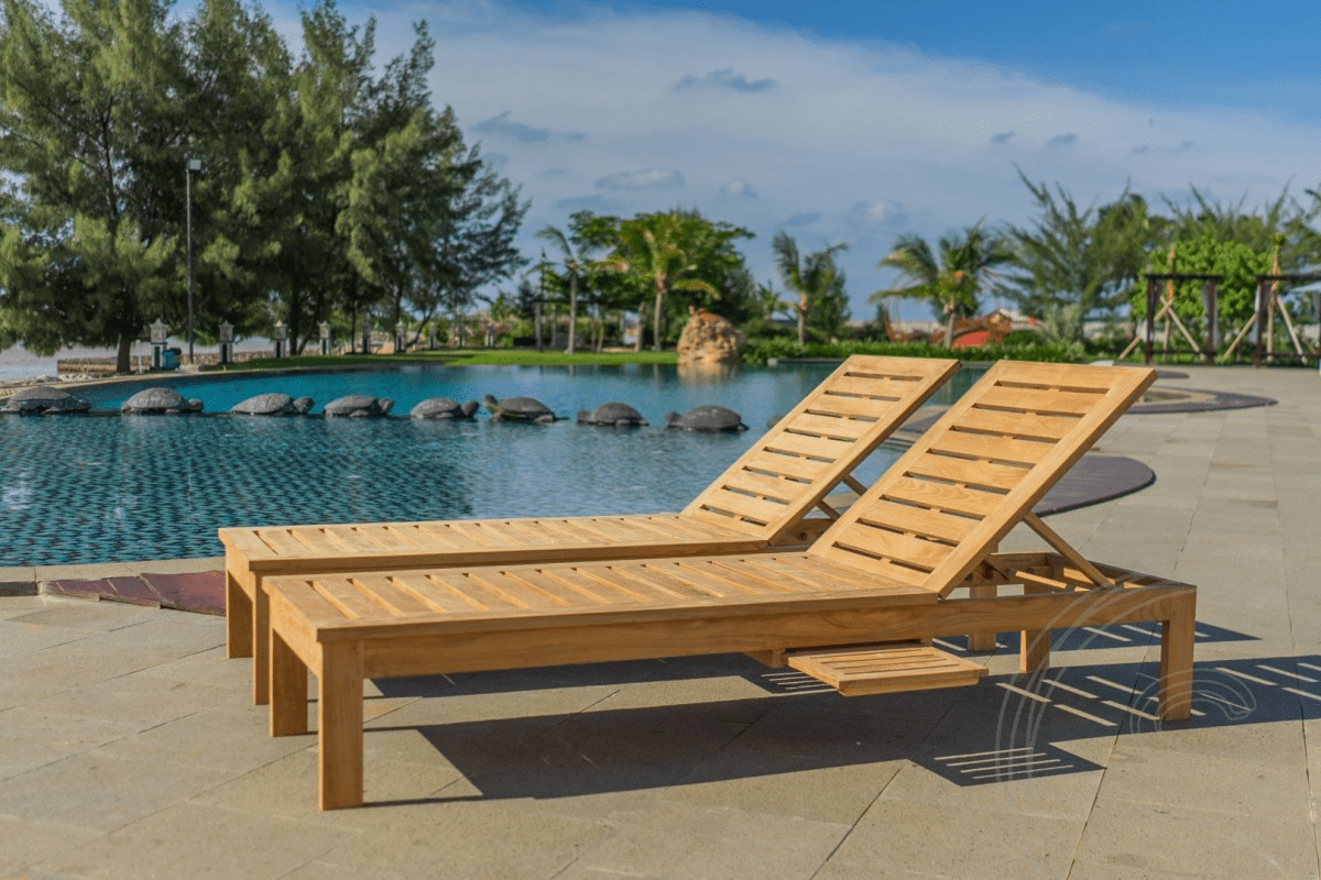 Teak lounger 2 x