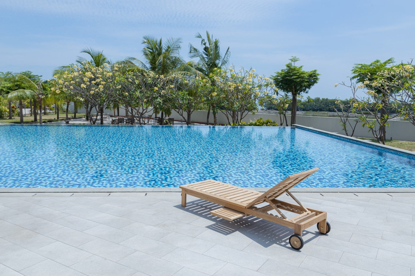 Teak Sun Lounger with Wheels & Side Tray – Solid Teak