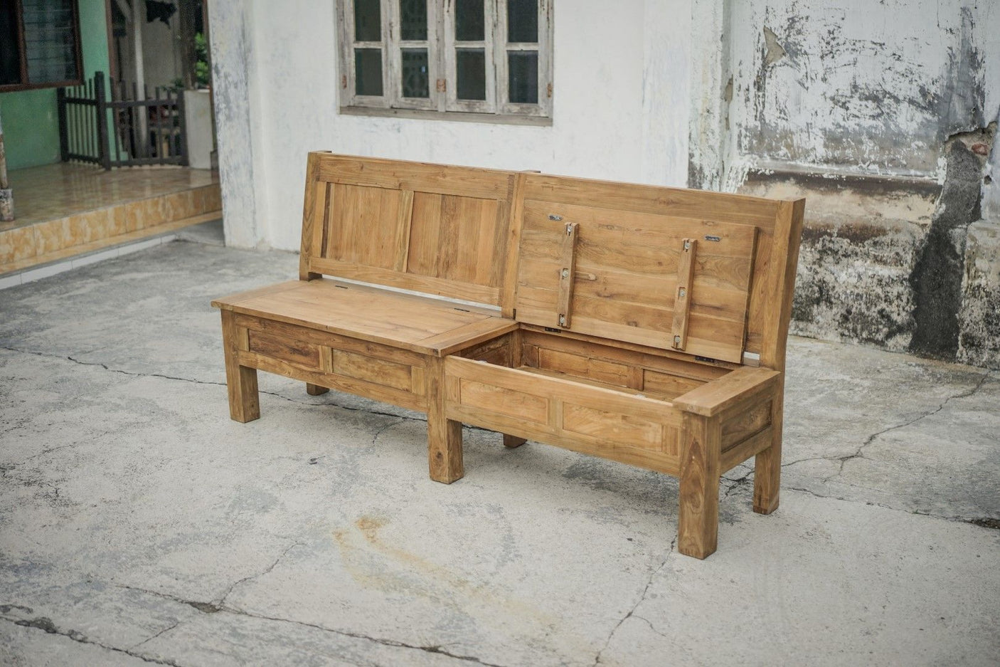 Teak velve seat