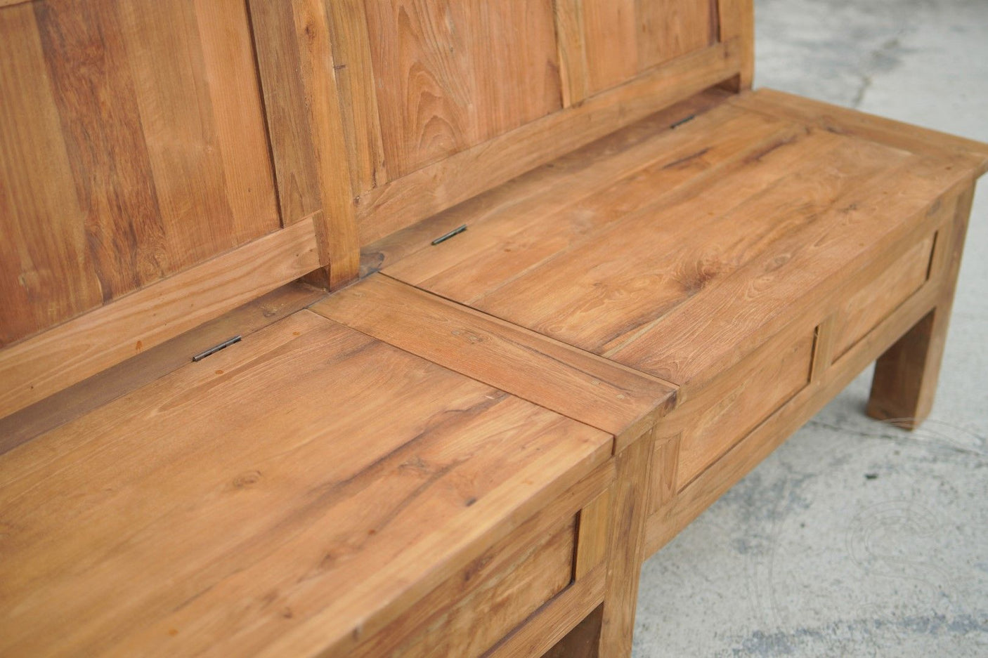 Teak velve seat