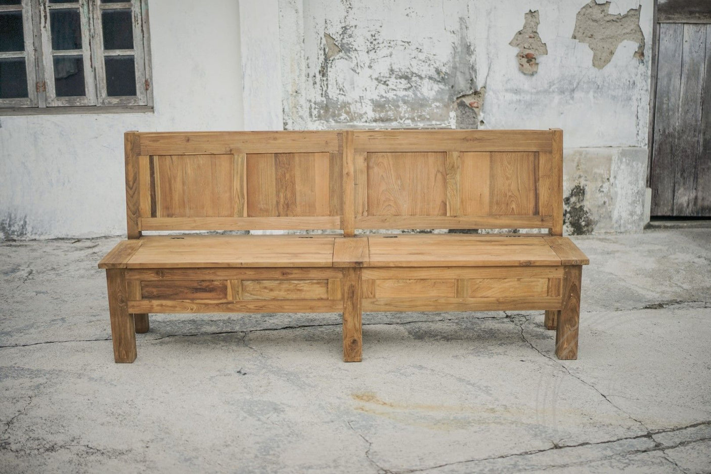 Teak velve seat