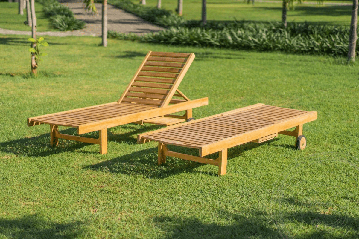 Teak lounger + wheels 2 x