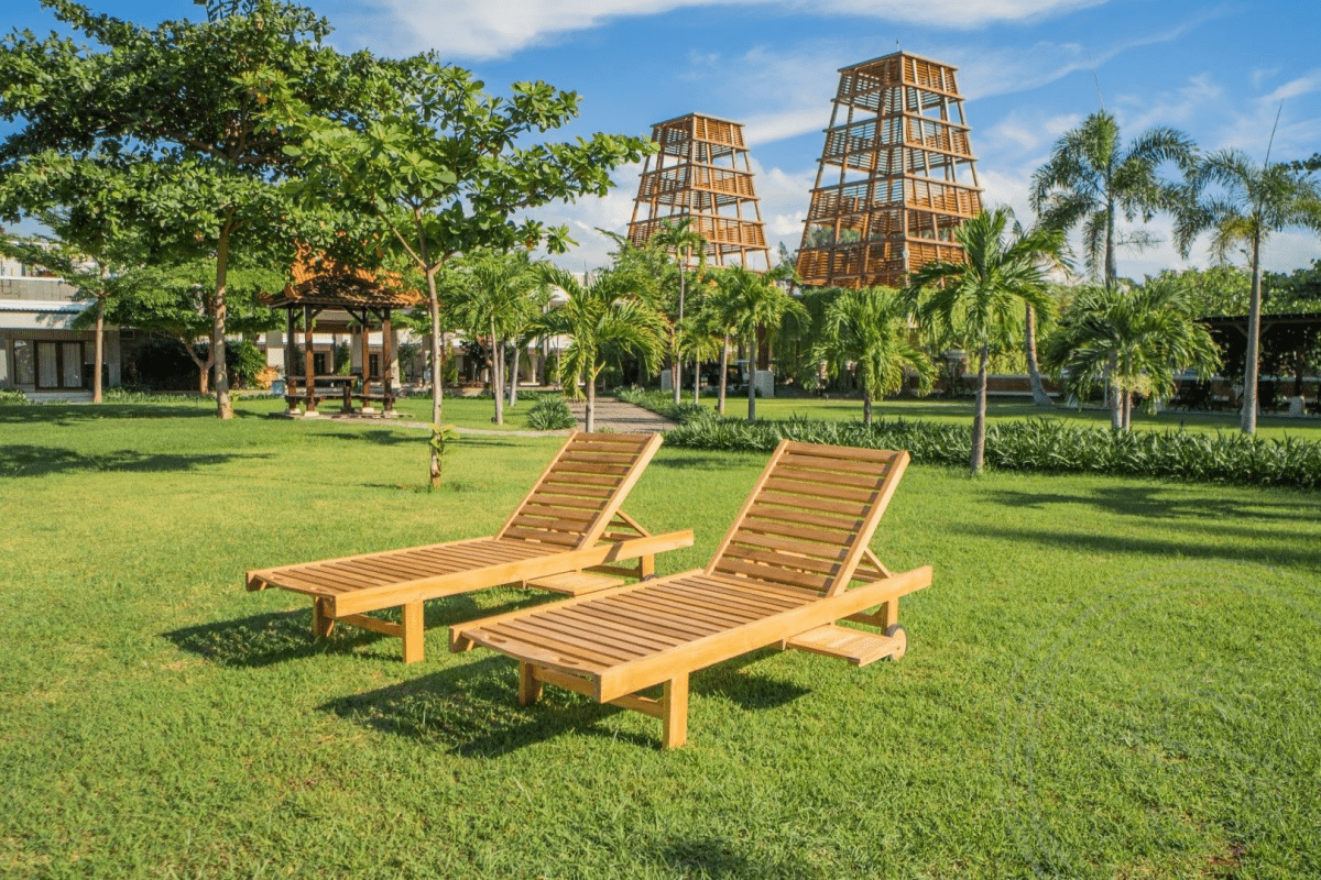Teak lounger + wheels 2 x