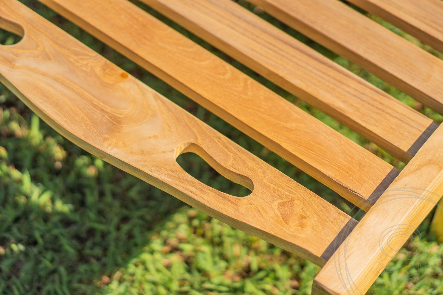Teak lounger + wheels