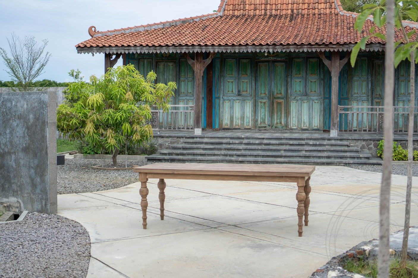 Round leg dining table teak 220x90cm