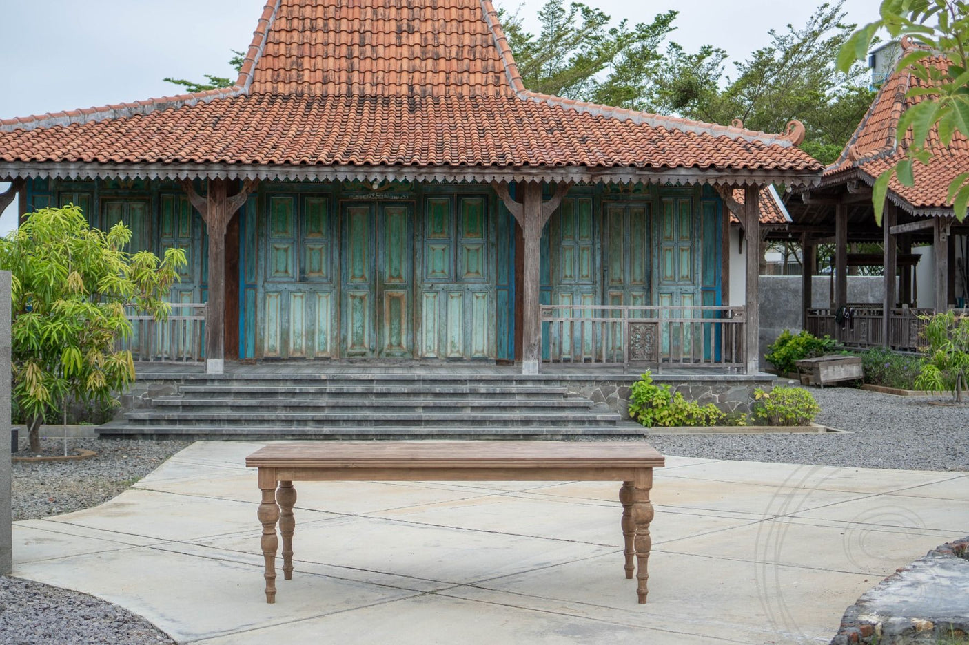 Round leg dining table teak 220x90cm