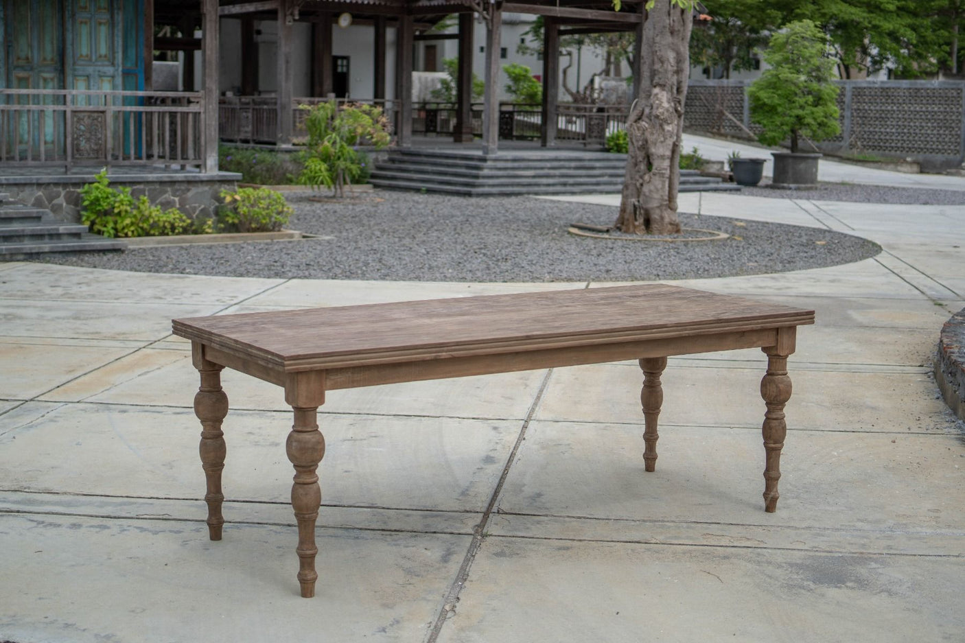 Round leg dining table teak 220x90cm