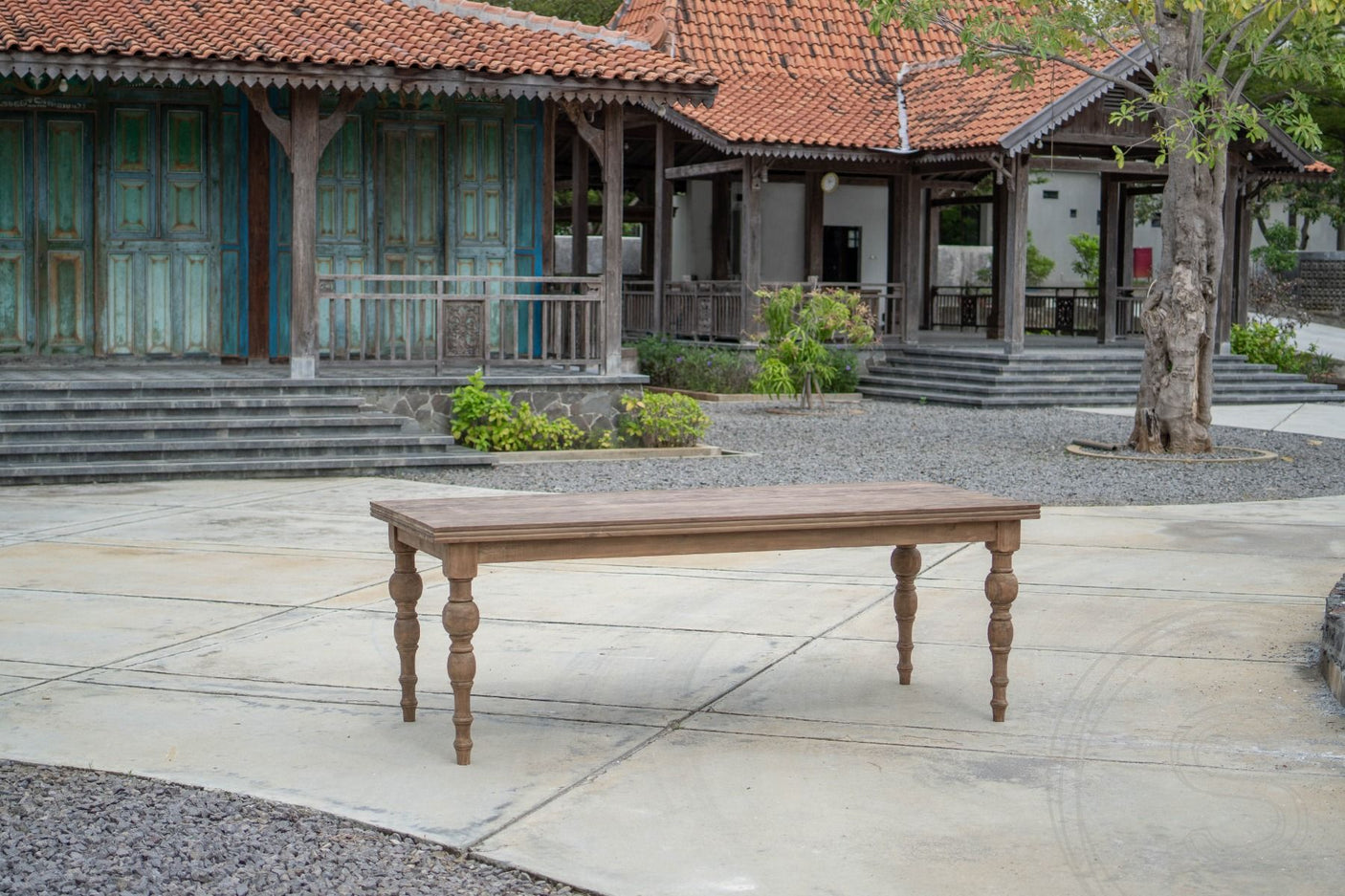 Round leg dining table teak 220x90cm
