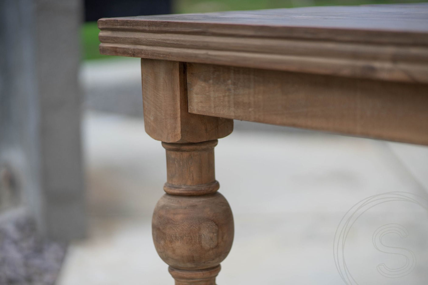 Round leg dining table teak 220x90cm