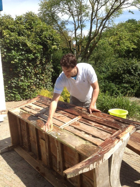 Teakhouten tuinmeubelen: verzorging, patina en overwintering