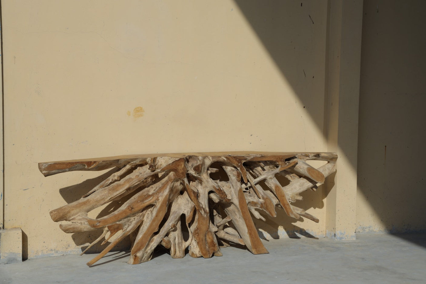 Teak Root Console Table – Sculptural Natural Wood Design