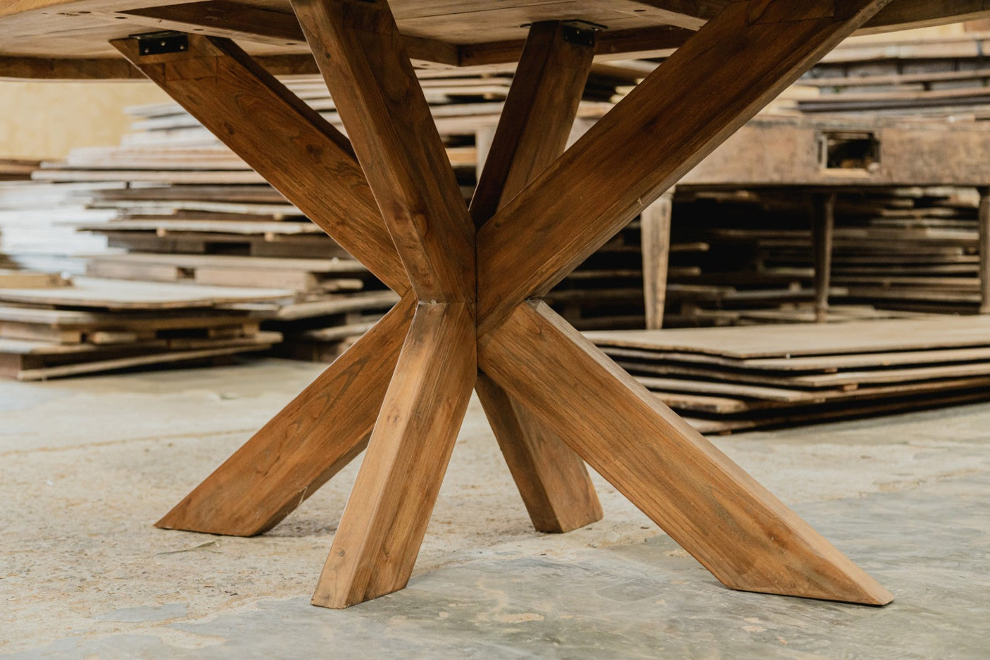 Oval Teak Dining Table 200×100 cm – Reclaimed Teak with Spider Base