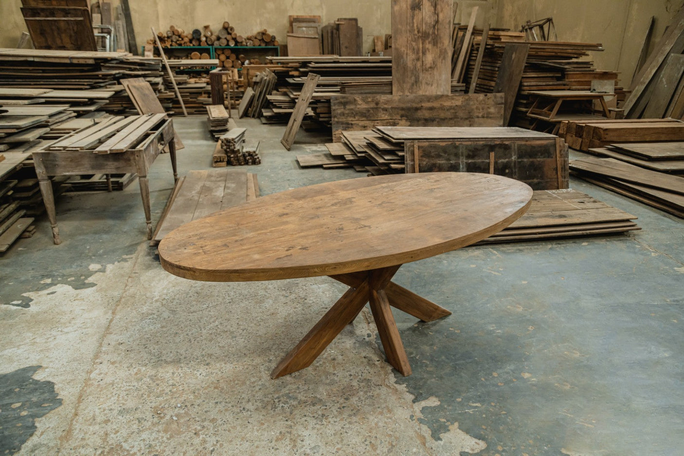 Oval Teak Dining Table 200×100 cm – Reclaimed Teak with Spider Base