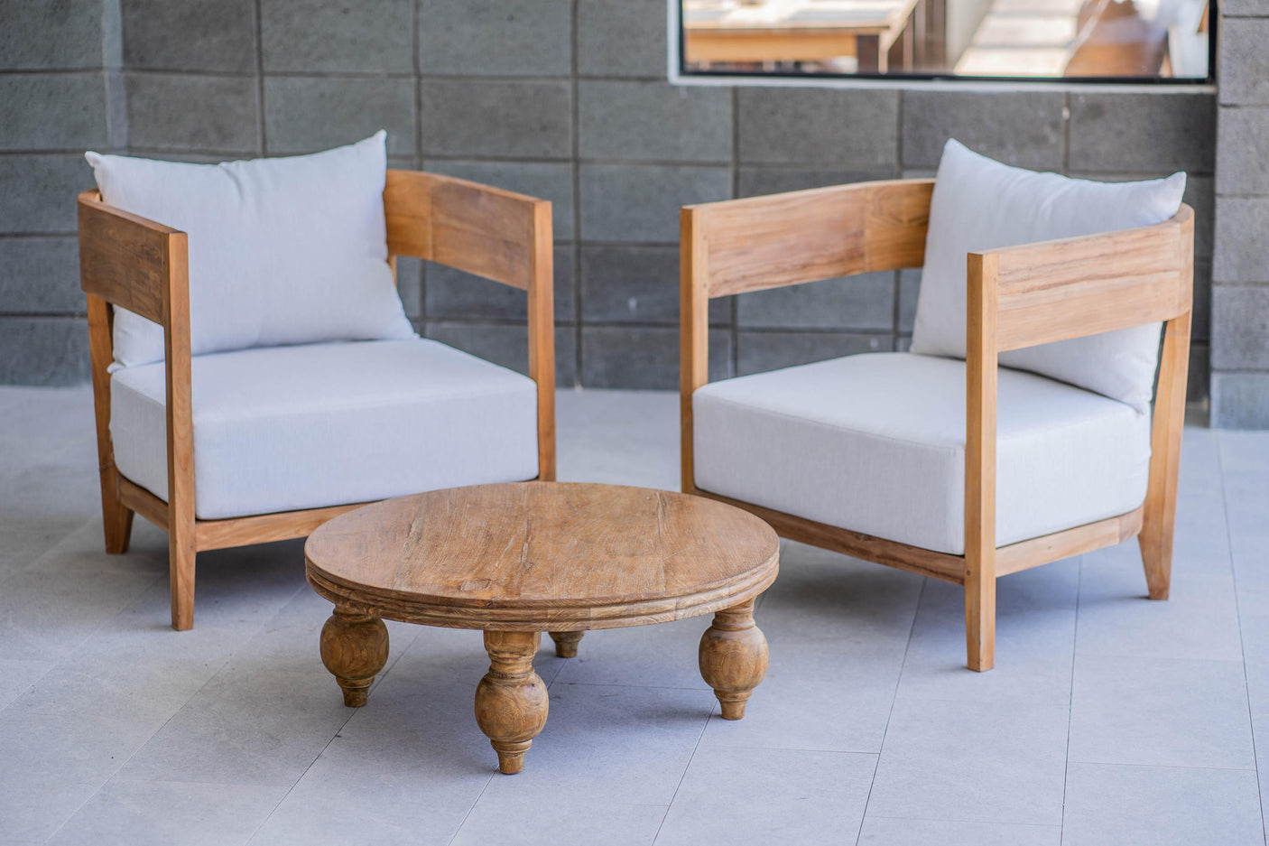 Lura teak armchair with sunproof cushions