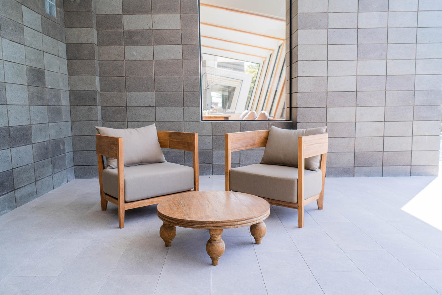 Lura teak armchair with sunproof cushions