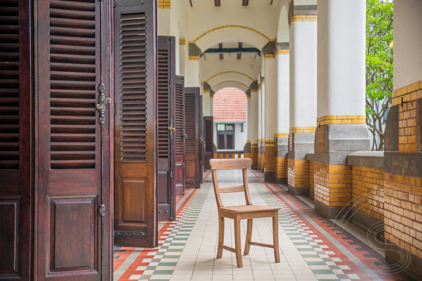 Teak table extendable 200-250-300x100 + 12 chairs
