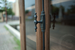 Teak cabinet 2 doors Paris