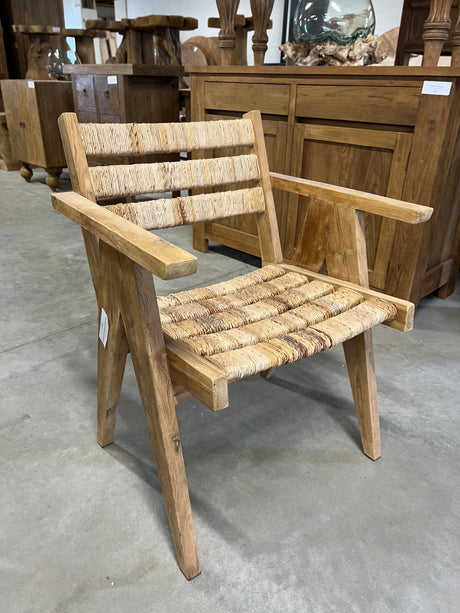 Teak A-frame chair with armrests - 60x60x77cm