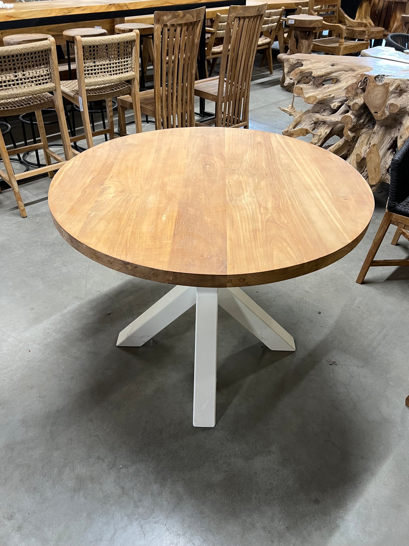 Round teak table 100cm diameter - 100x100x77cm