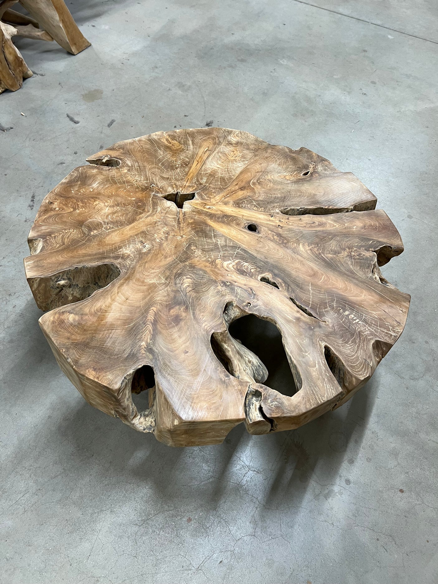 Teak root coffee table 90cm diameter - 90x90x38cm