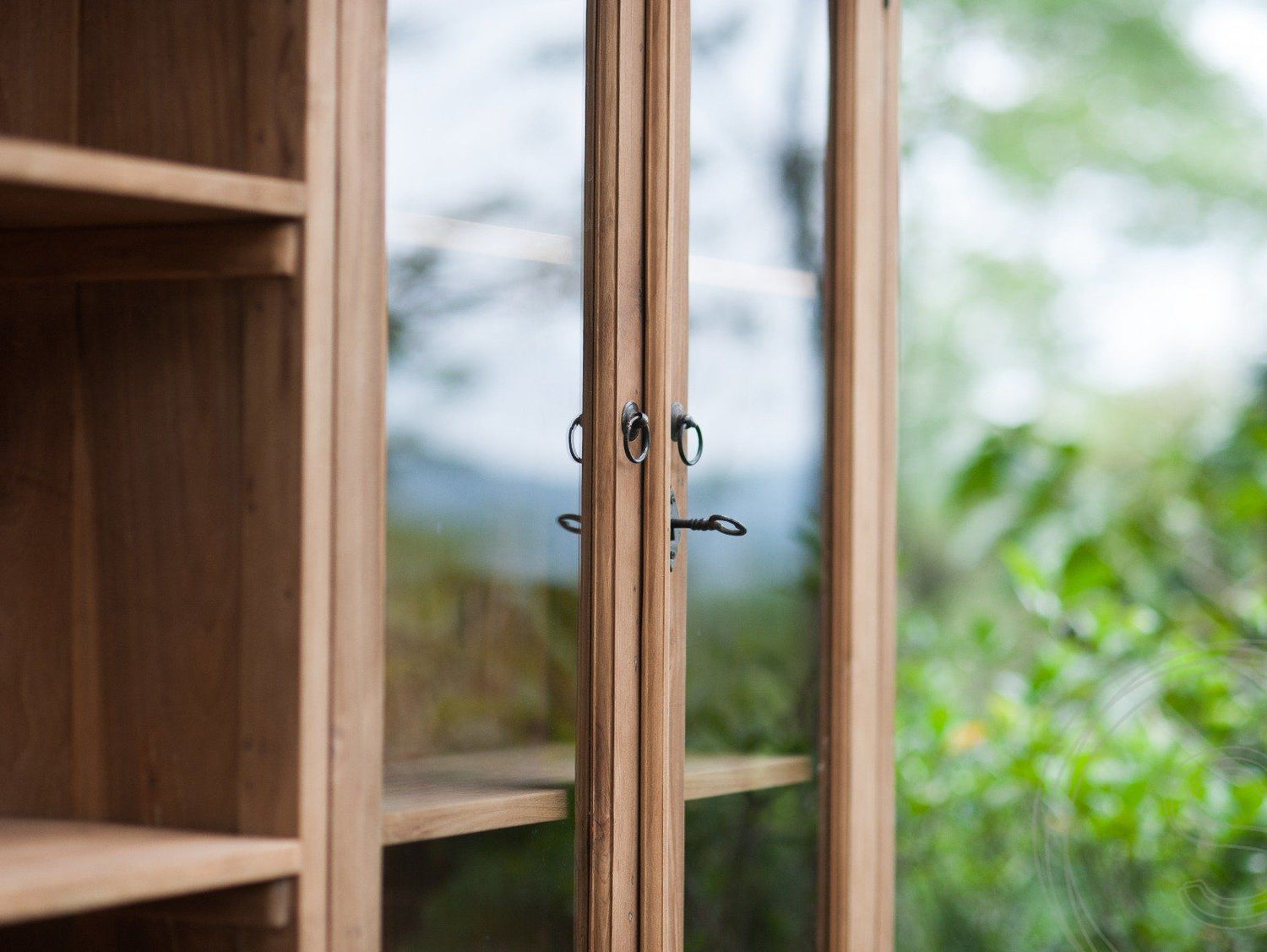 Teak grutterskast 160cm met bolle kleppen - Souren Meubels