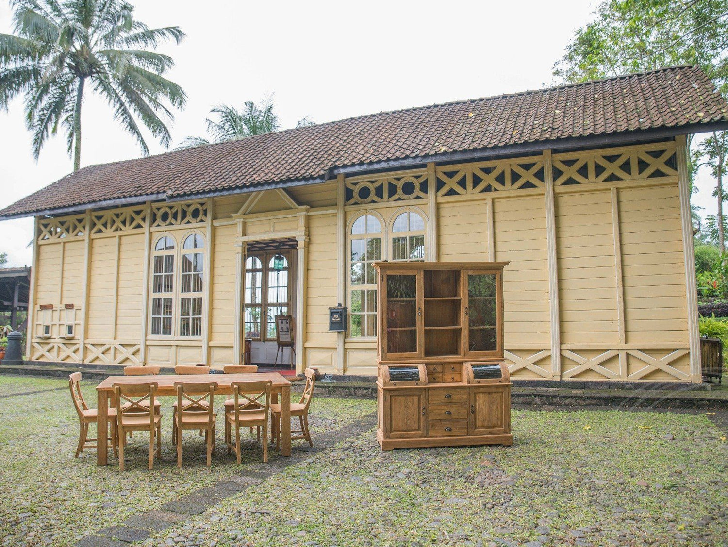 Teak grutterskast 160cm met bolle kleppen - Souren Meubels