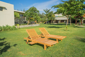 Teak lounger + wheels