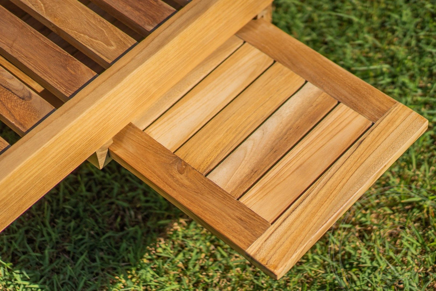 Teak lounger + wheels