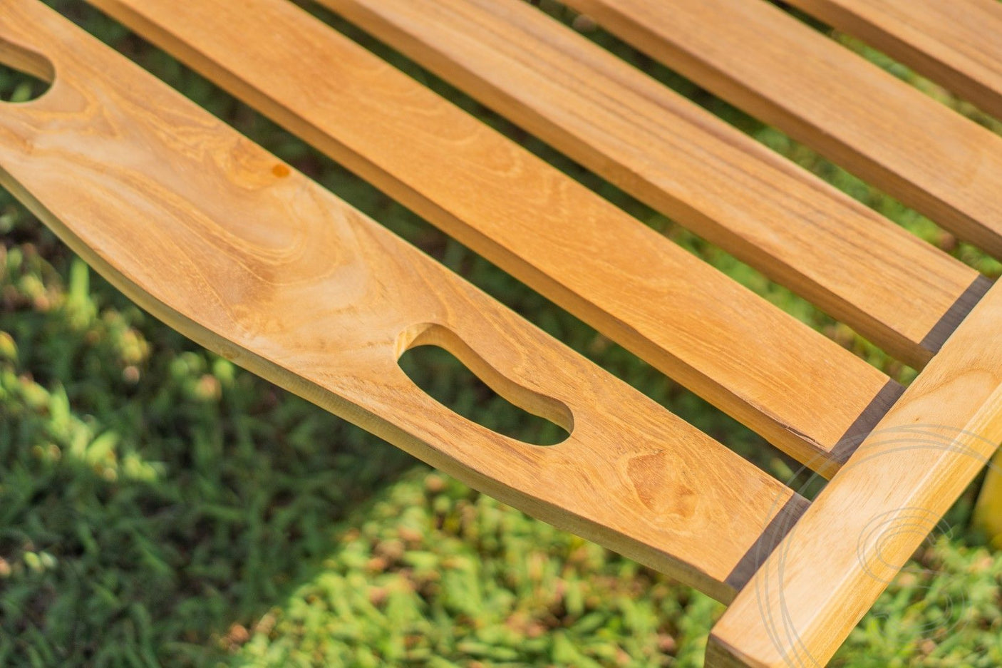 Teak lounger + wheels