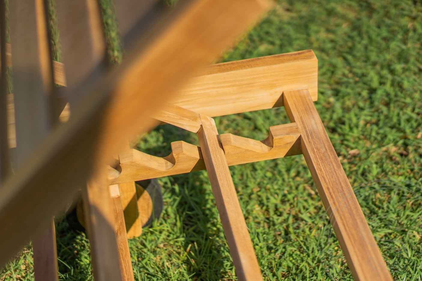Teak lounger + wheels