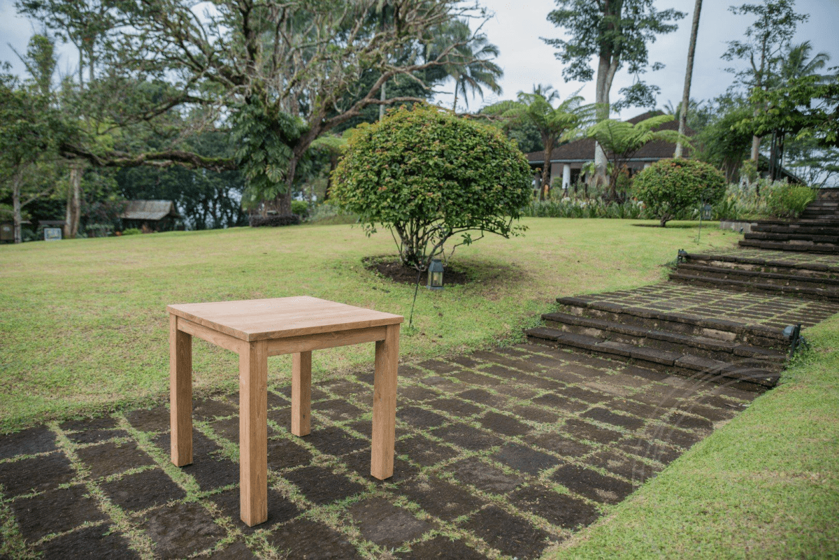 Teak table 80x80 + 4 chairs