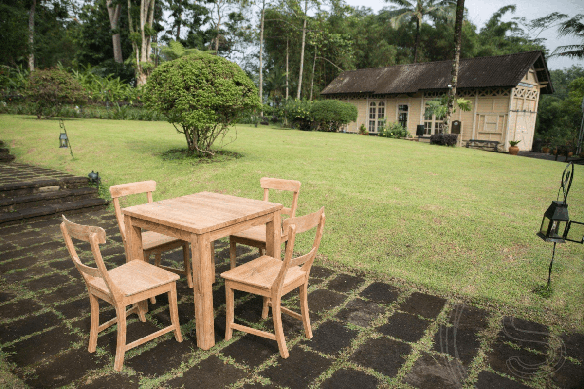 Teak table 80x80 + 4 chairs