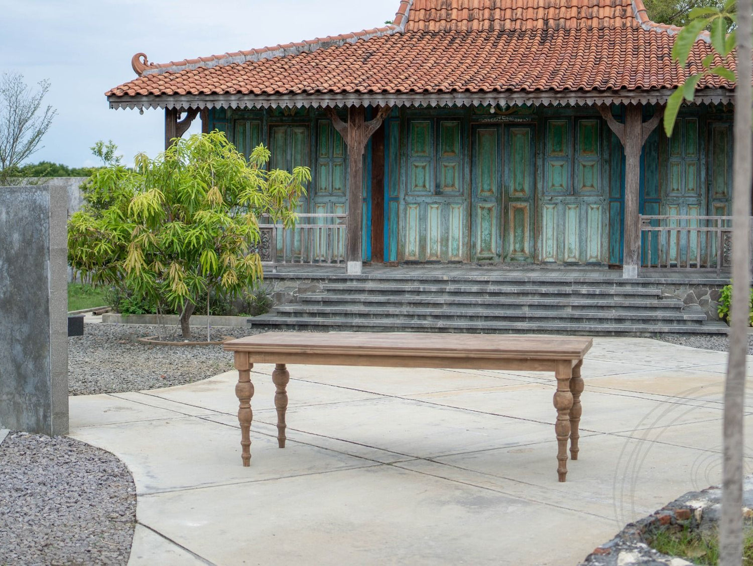 Round leg dining table teak 220x90cm