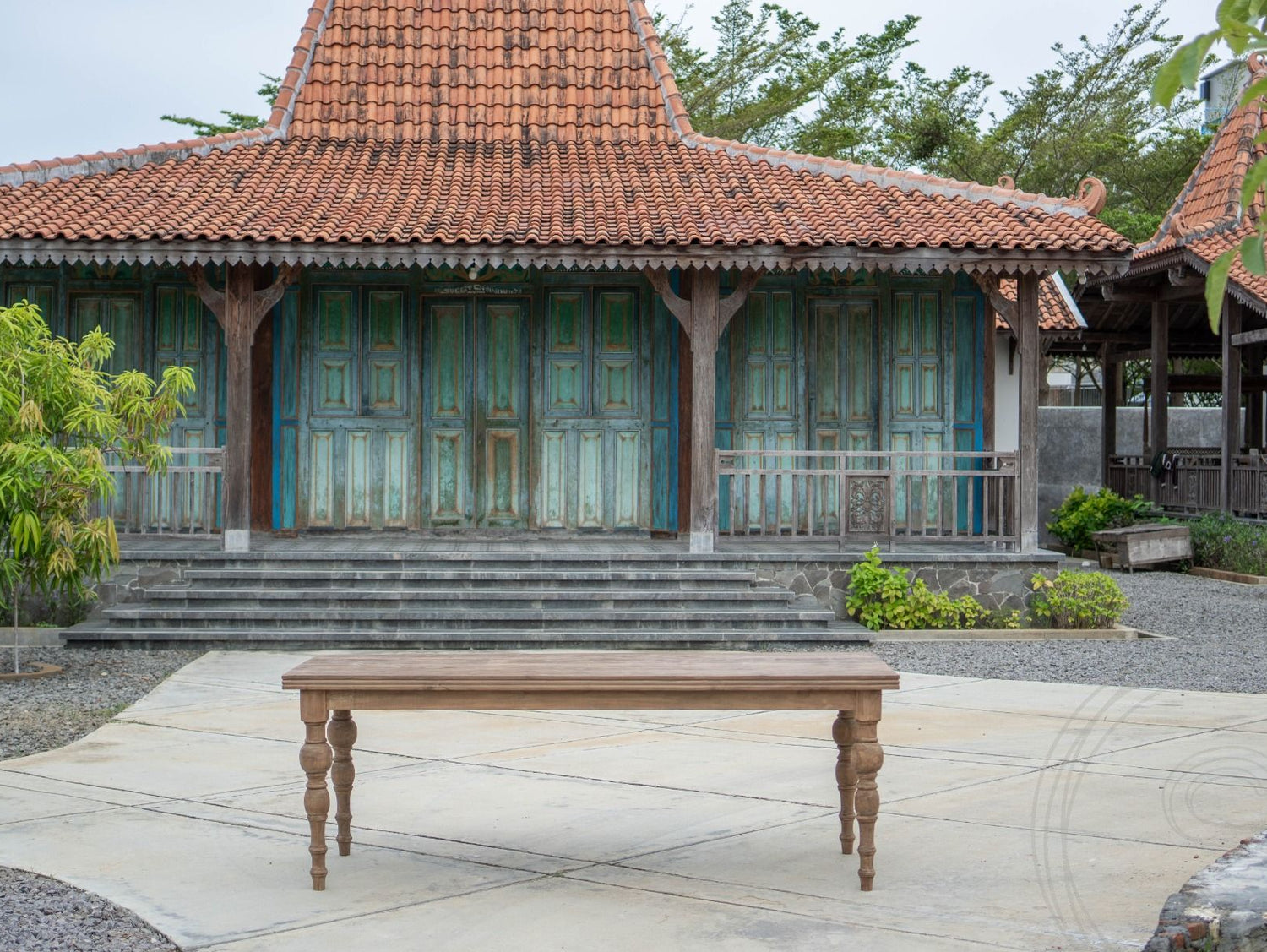 Round leg dining table teak 220x90cm