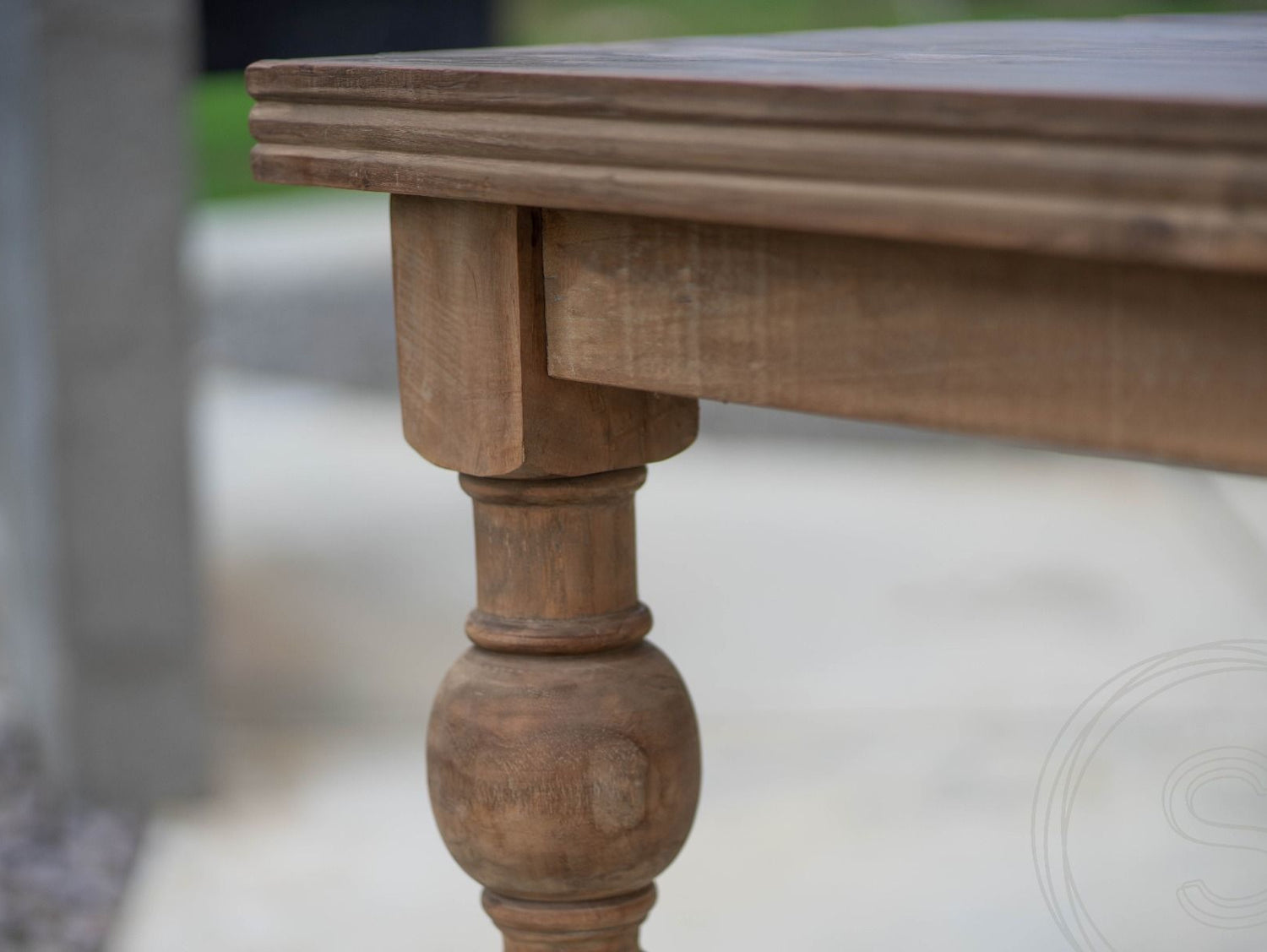 Round leg dining table teak 220x90cm