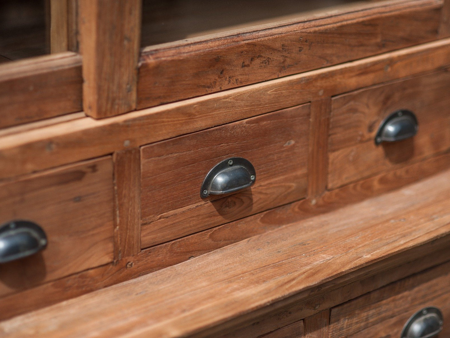 Teak vitrinekast 130cm oud hout - Souren Meubels