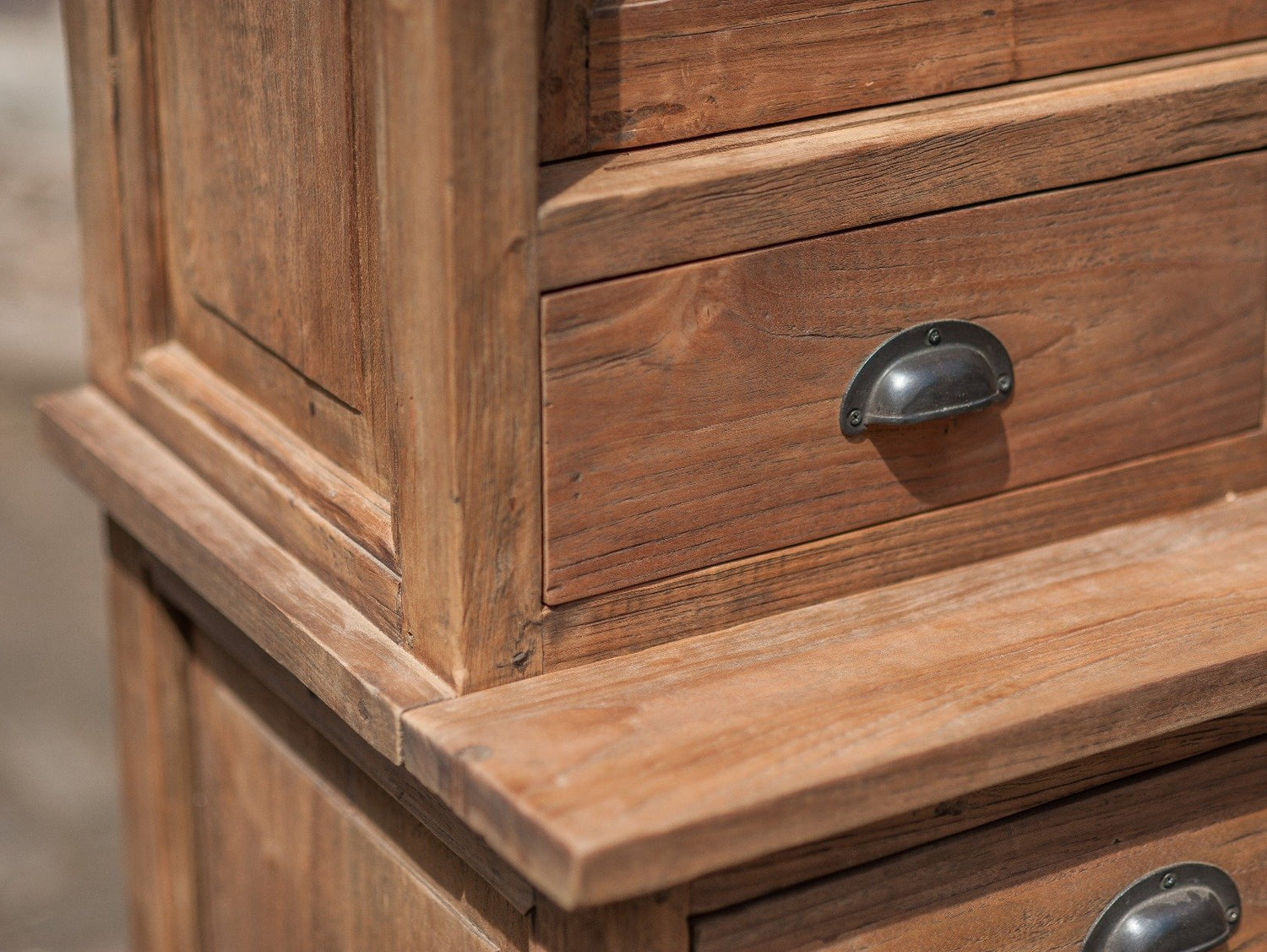 Teak vitrinekast 130cm oud hout - Souren Meubels