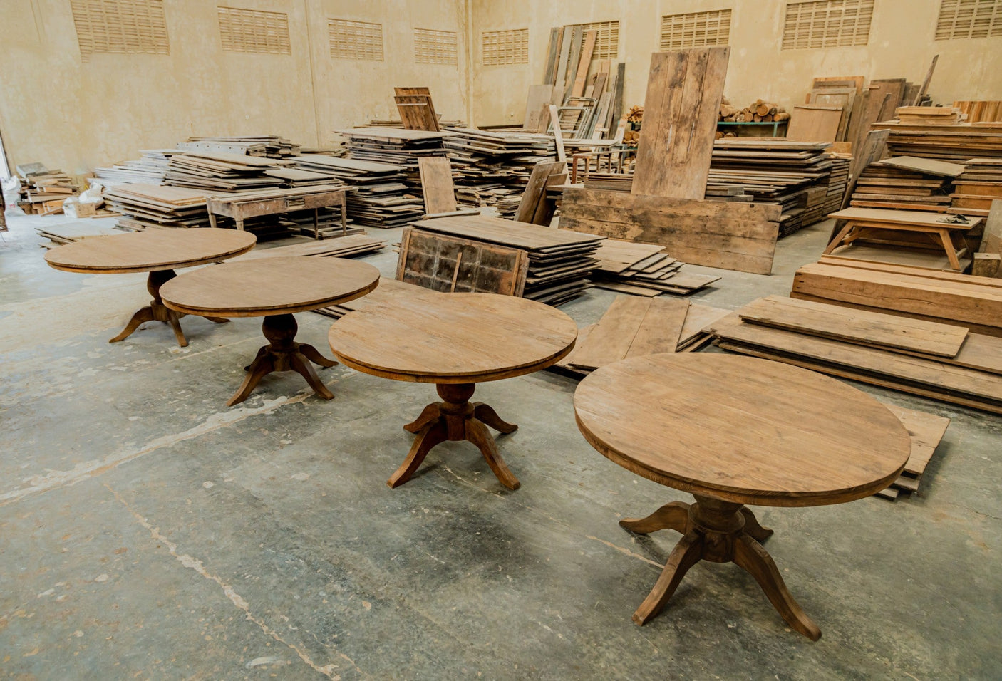 Round Teak Dining Table Anteak – Made from Reclaimed Teak Planks